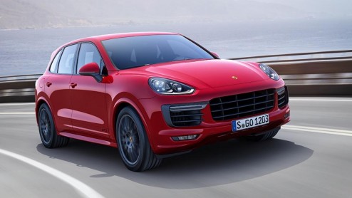 Porsche komt met twee nieuwe varianten van de Cayenne. Allebei hebben ze een 3,6 liter V6. Een is de nieuwe basisversie en de ander draagt de lettercombinatie 'GTS'.