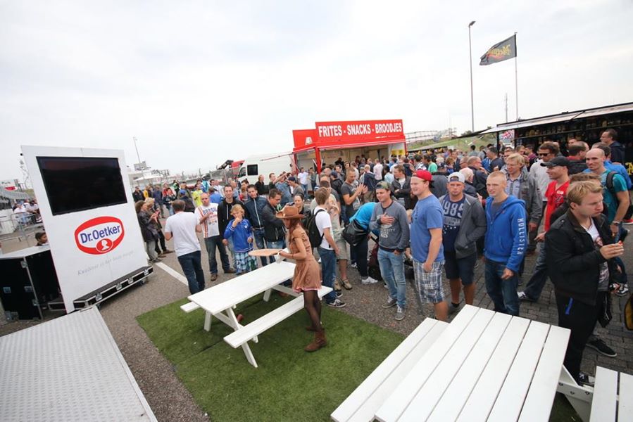 Het Nationaal Oldtimer Festival 2016 biedt op 31 juli een podium aan vele klassiekers, oldtimers, clubs, races en heeft als thema-event Paddock Porsche.