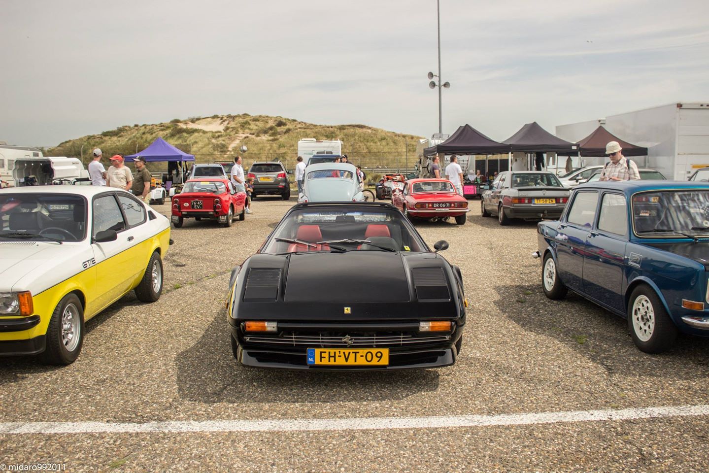 Het Nationaal Oldtimer Festival 2016 biedt op 31 juli een podium aan vele klassiekers, oldtimers, clubs, races en heeft als thema-event Paddock Porsche.