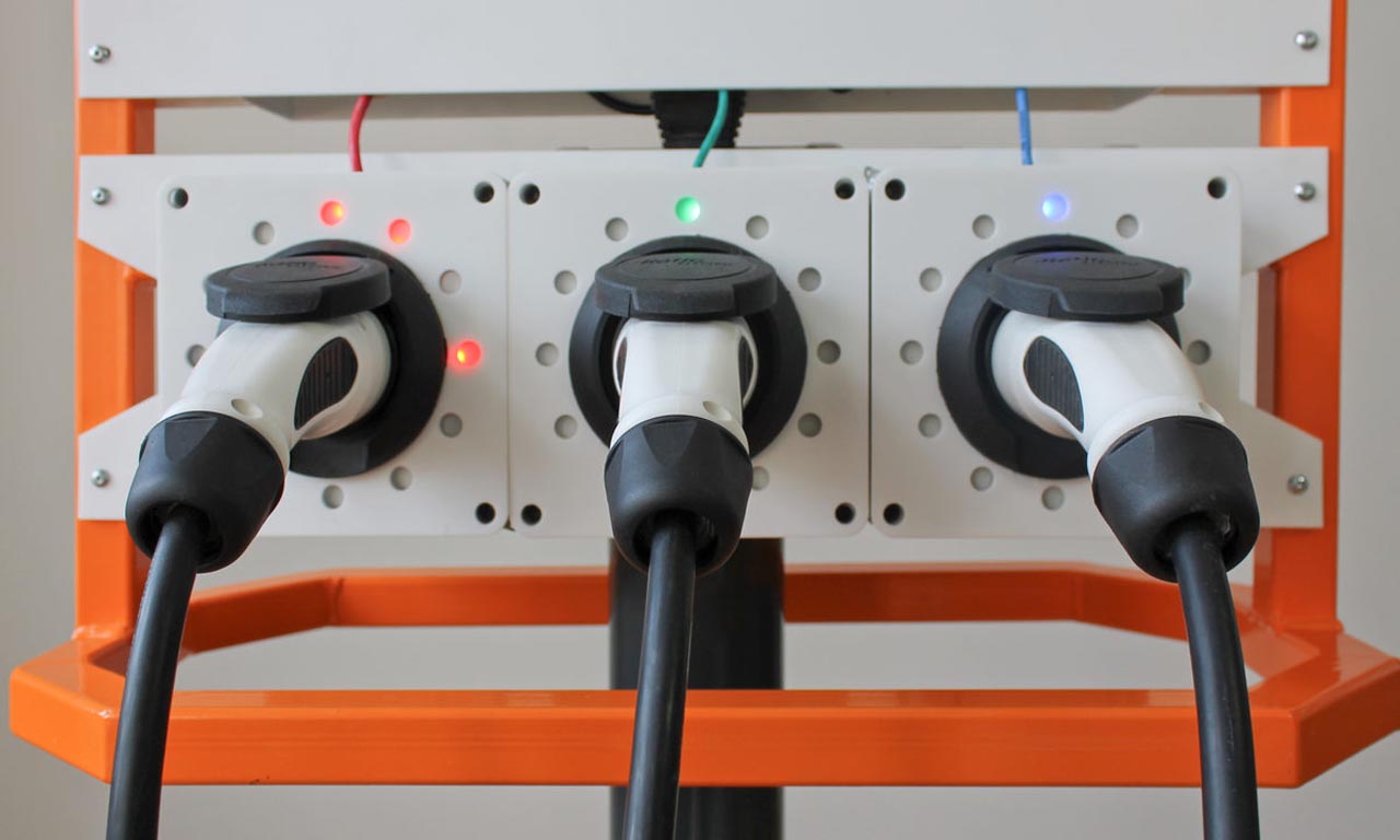 Uit het nieuwe regeerakkoord blijkt nog niet dat de Nederlandse overheid schone energie koppelt aan schone mobiliteit, zo meldt Rutger de Croon van Living Lab Smart Charging.