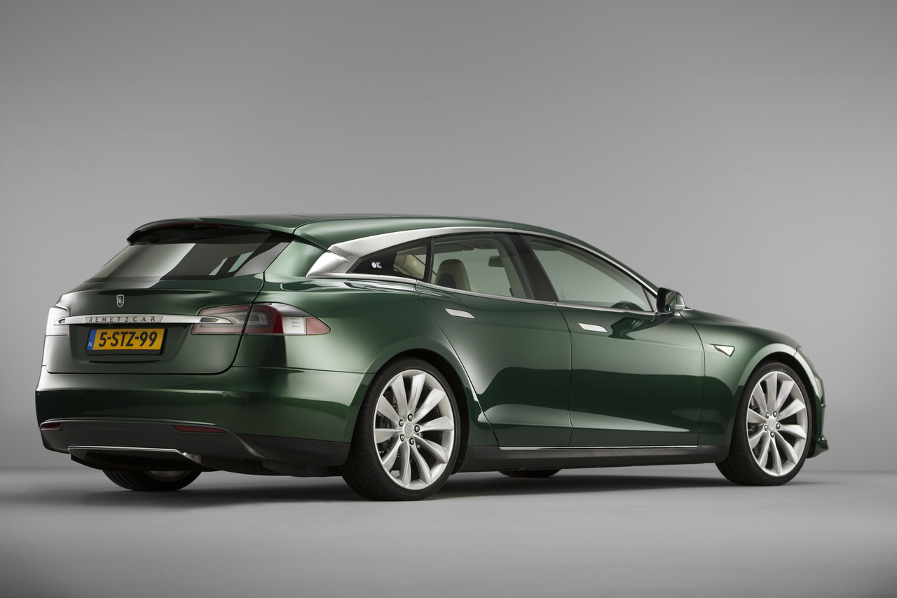 RemetzCar heeft het ontwerp van Niels van Roij van een Tesla Model S Shooting Brake tot in de perfectie uitgevoerd.