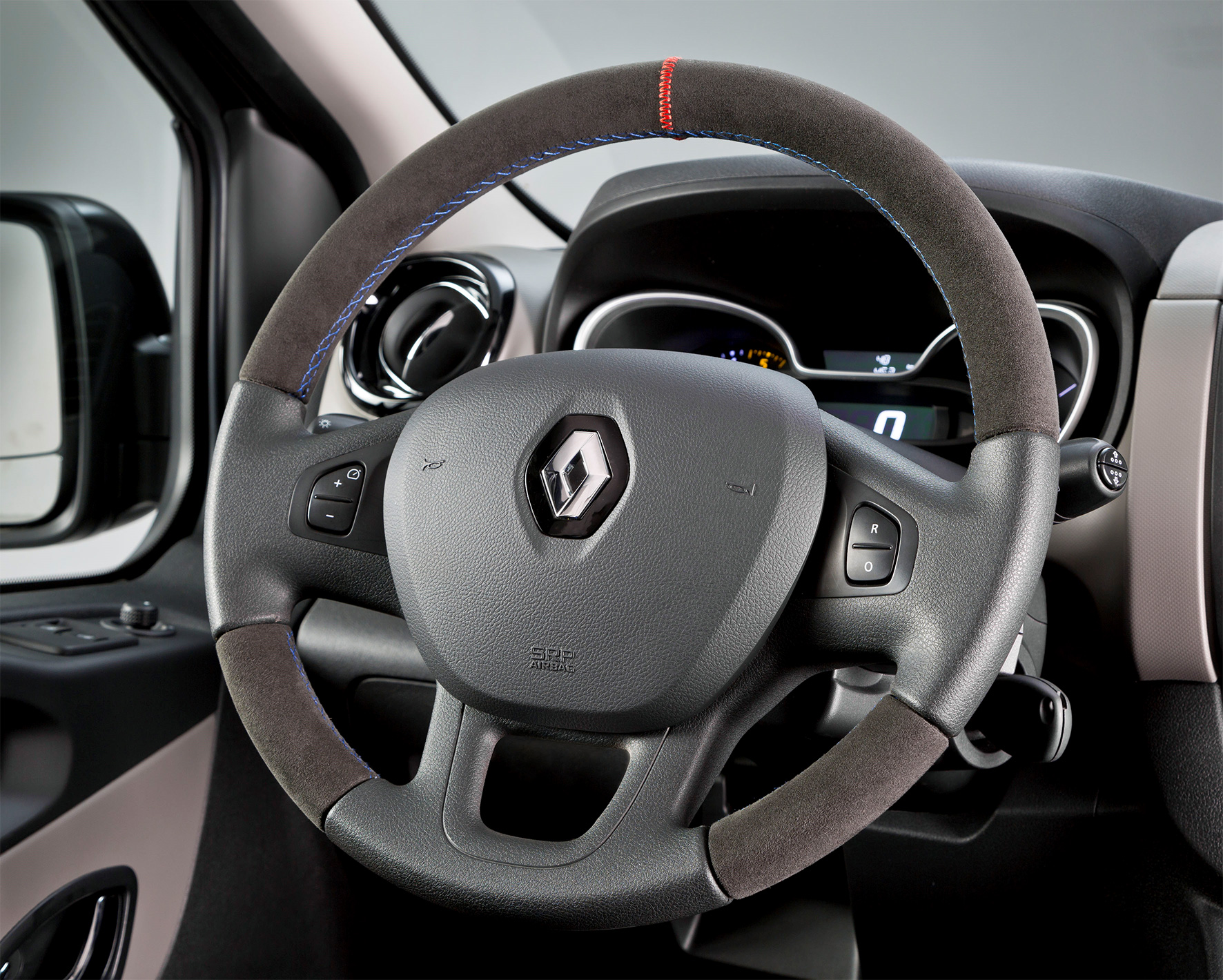 Renault naar BedrijfsautoRAI met Kangoo Express, Trafic Formula Edition en Alaskan Pickup concept.