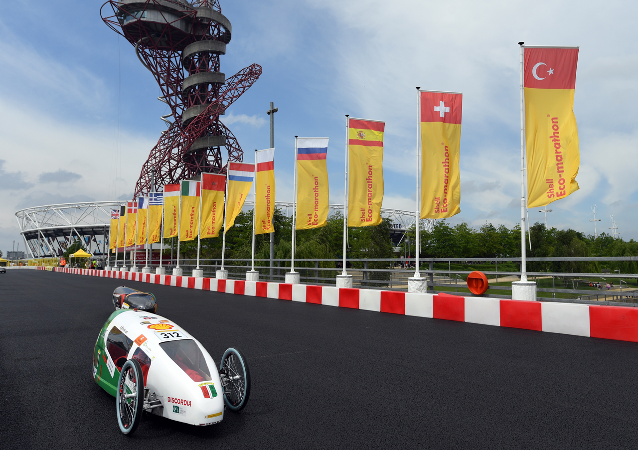 Het universiteitsteam uit Twente heeft de Shell Eco-marathon in Londen gewonnen.