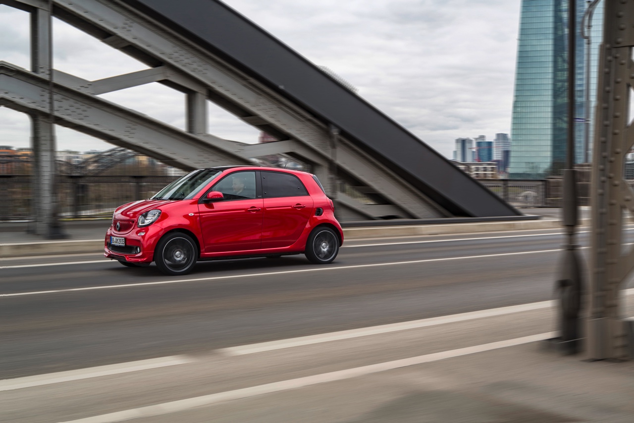 Smart introduceert nieuwe BRABUS fortwo en BRABUS forfour. Ze worden beiden ook leverbaar als BRABUS Xclusive met nog meer luxe. Het duo beschikt over een 109 pk sterke turbmomotor en twinamic.