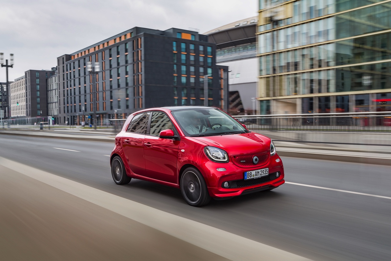 Smart introduceert nieuwe BRABUS fortwo en BRABUS forfour. Ze worden beiden ook leverbaar als BRABUS Xclusive met nog meer luxe. Het duo beschikt over een 109 pk sterke turbmomotor en twinamic.
