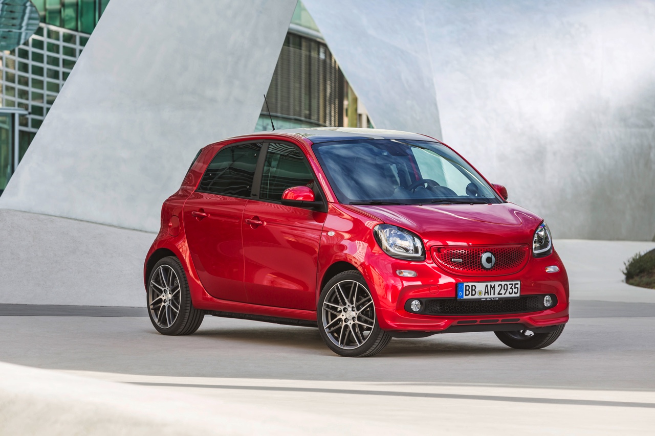Smart introduceert nieuwe BRABUS fortwo en BRABUS forfour. Ze worden beiden ook leverbaar als BRABUS Xclusive met nog meer luxe. Het duo beschikt over een 109 pk sterke turbmomotor en twinamic.