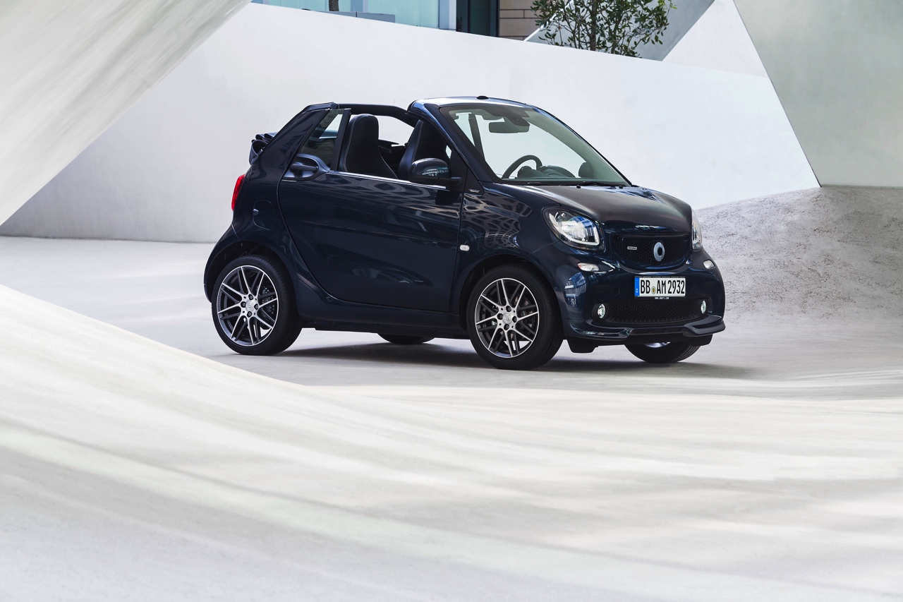 Smart introduceert nieuwe BRABUS fortwo en BRABUS forfour. Ze worden beiden ook leverbaar als BRABUS Xclusive met nog meer luxe. Het duo beschikt over een 109 pk sterke turbmomotor en twinamic.