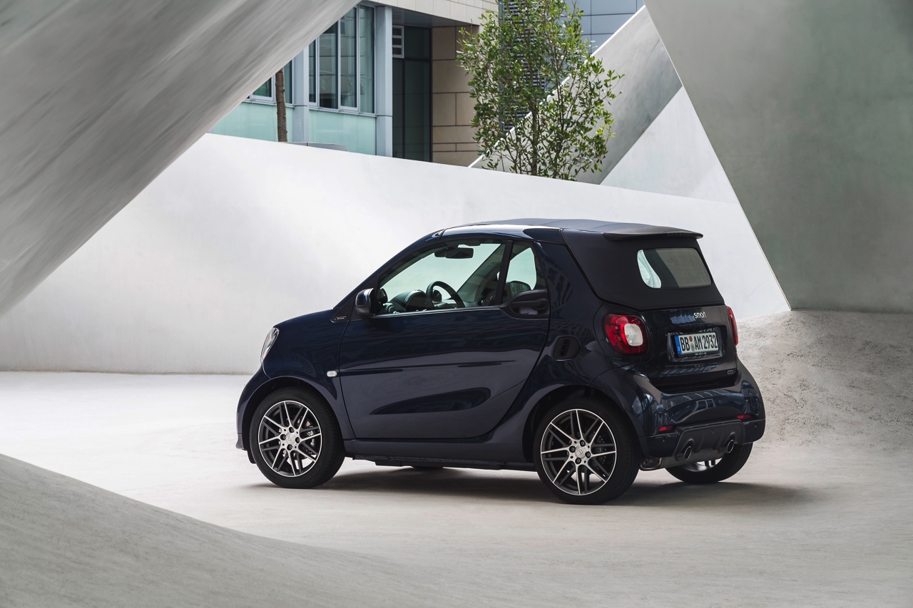 Smart introduceert nieuwe BRABUS fortwo en BRABUS forfour. Ze worden beiden ook leverbaar als BRABUS Xclusive met nog meer luxe. Het duo beschikt over een 109 pk sterke turbmomotor en twinamic.