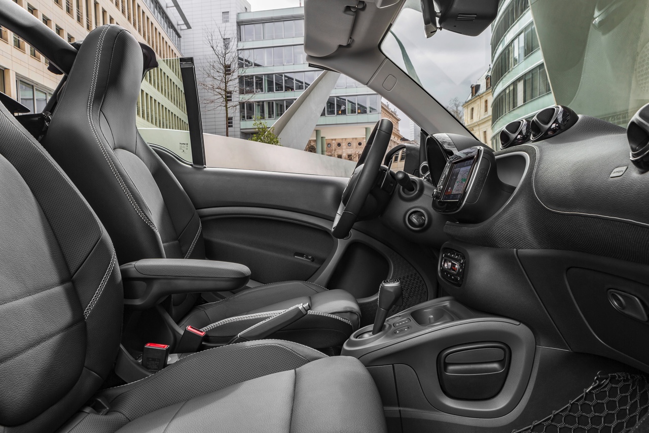 Smart introduceert nieuwe BRABUS fortwo en BRABUS forfour. Ze worden beiden ook leverbaar als BRABUS Xclusive met nog meer luxe. Het duo beschikt over een 109 pk sterke turbmomotor en twinamic.
