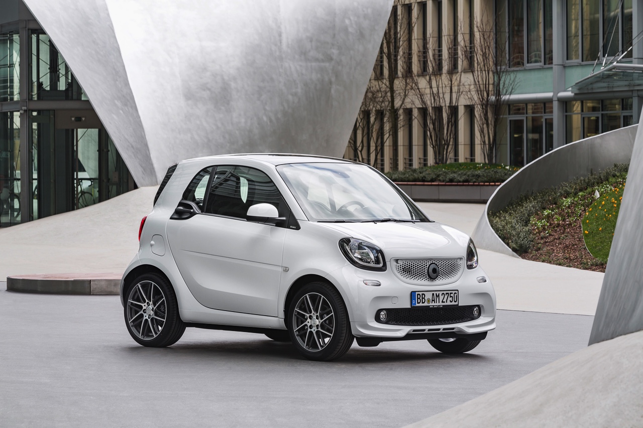 Smart introduceert nieuwe BRABUS fortwo en BRABUS forfour. Ze worden beiden ook leverbaar als BRABUS Xclusive met nog meer luxe. Het duo beschikt over een 109 pk sterke turbmomotor en twinamic.