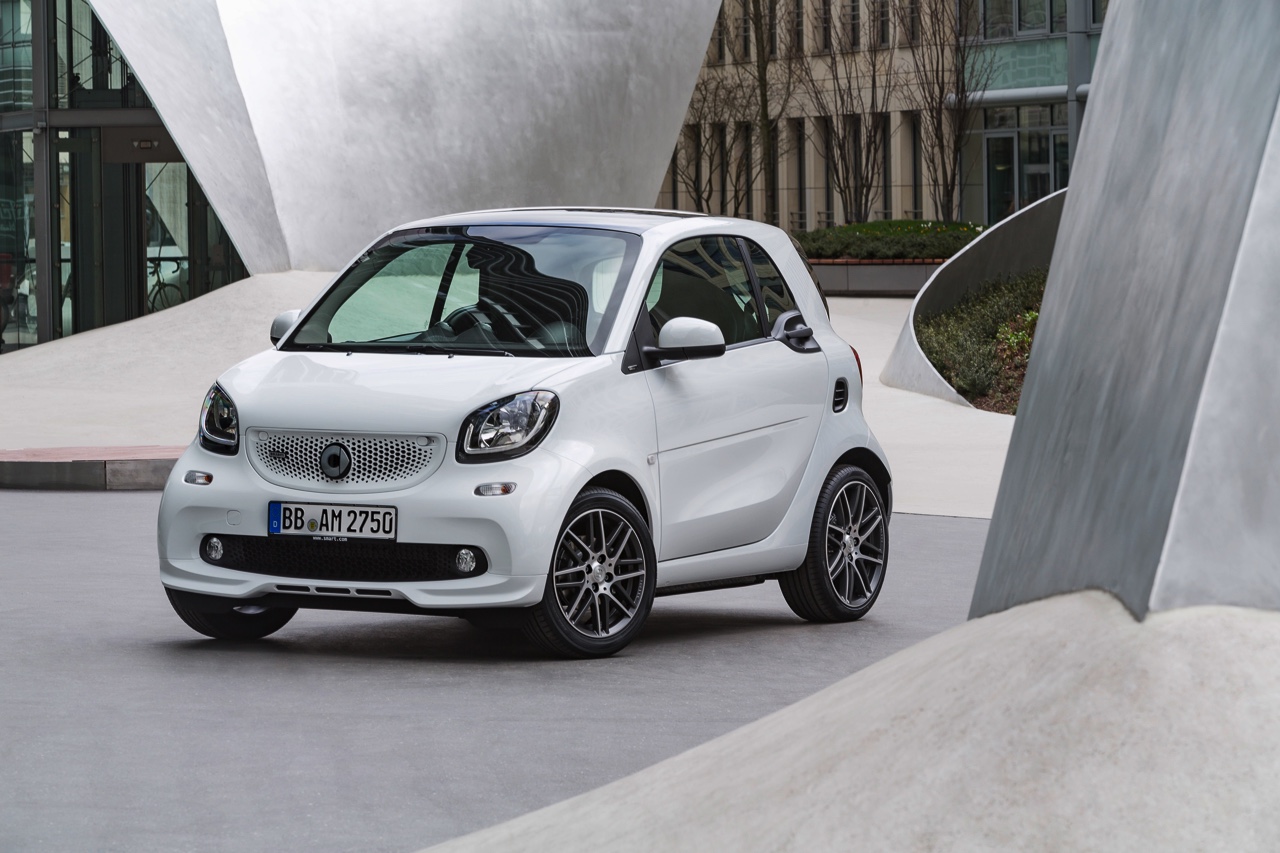 Smart introduceert nieuwe BRABUS fortwo en BRABUS forfour. Ze worden beiden ook leverbaar als BRABUS Xclusive met nog meer luxe. Het duo beschikt over een 109 pk sterke turbmomotor en twinamic.