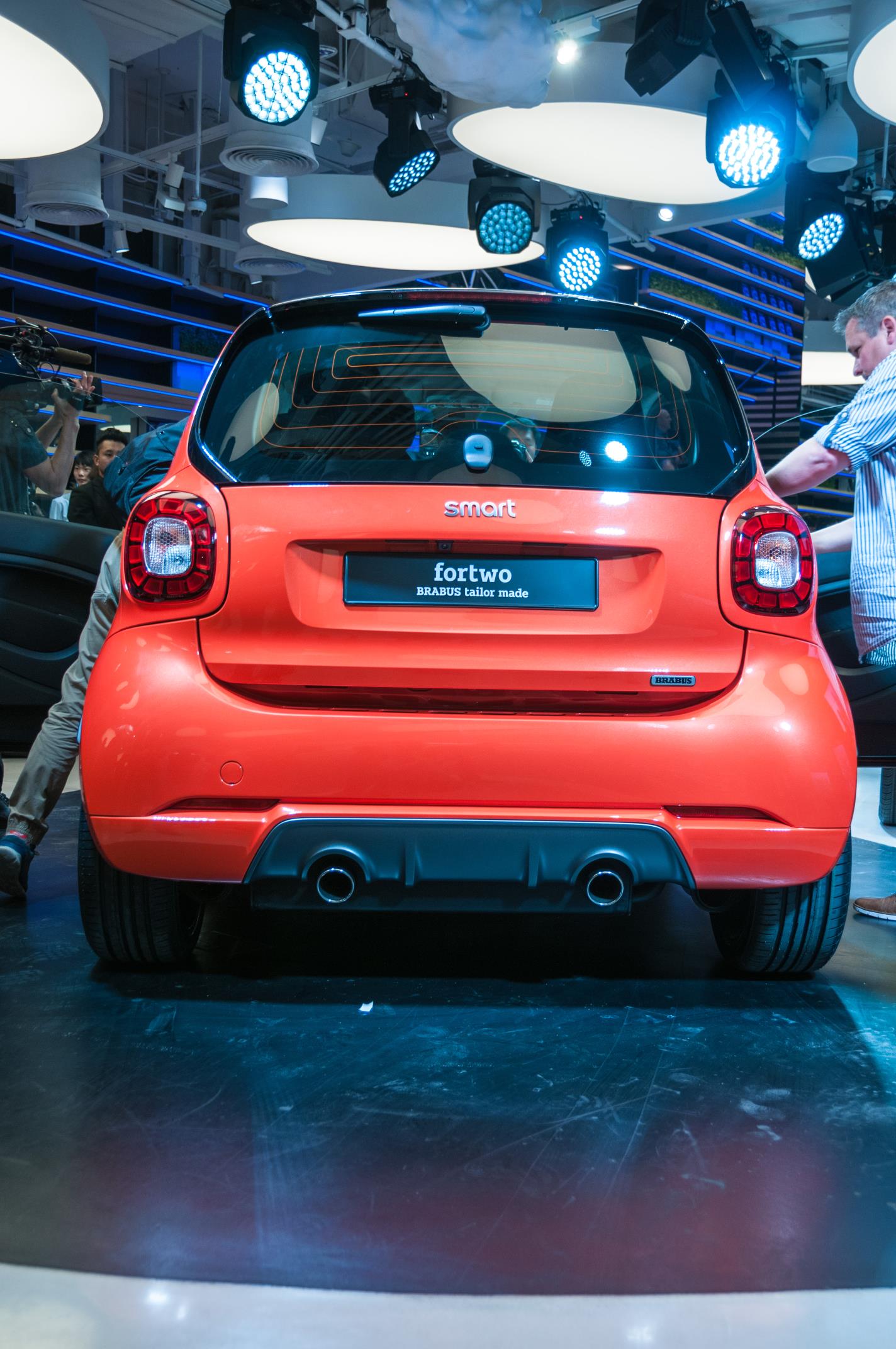 Smart introduceert nieuwe BRABUS fortwo en BRABUS forfour. Ze worden beiden ook leverbaar als BRABUS Xclusive met nog meer luxe. Het duo beschikt over een 109 pk sterke turbmomotor en twinamic.