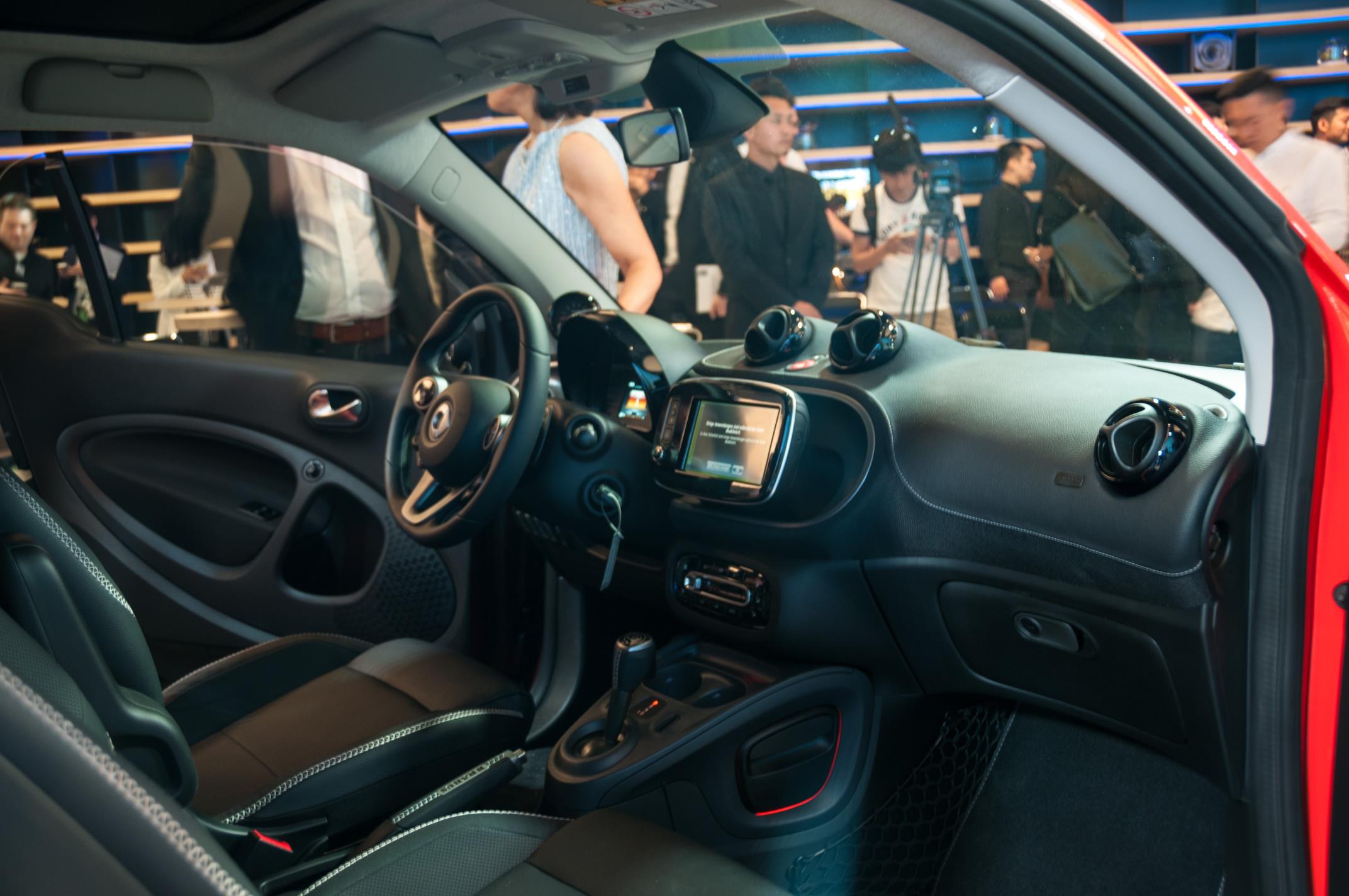 Smart introduceert nieuwe BRABUS fortwo en BRABUS forfour. Ze worden beiden ook leverbaar als BRABUS Xclusive met nog meer luxe. Het duo beschikt over een 109 pk sterke turbmomotor en twinamic.