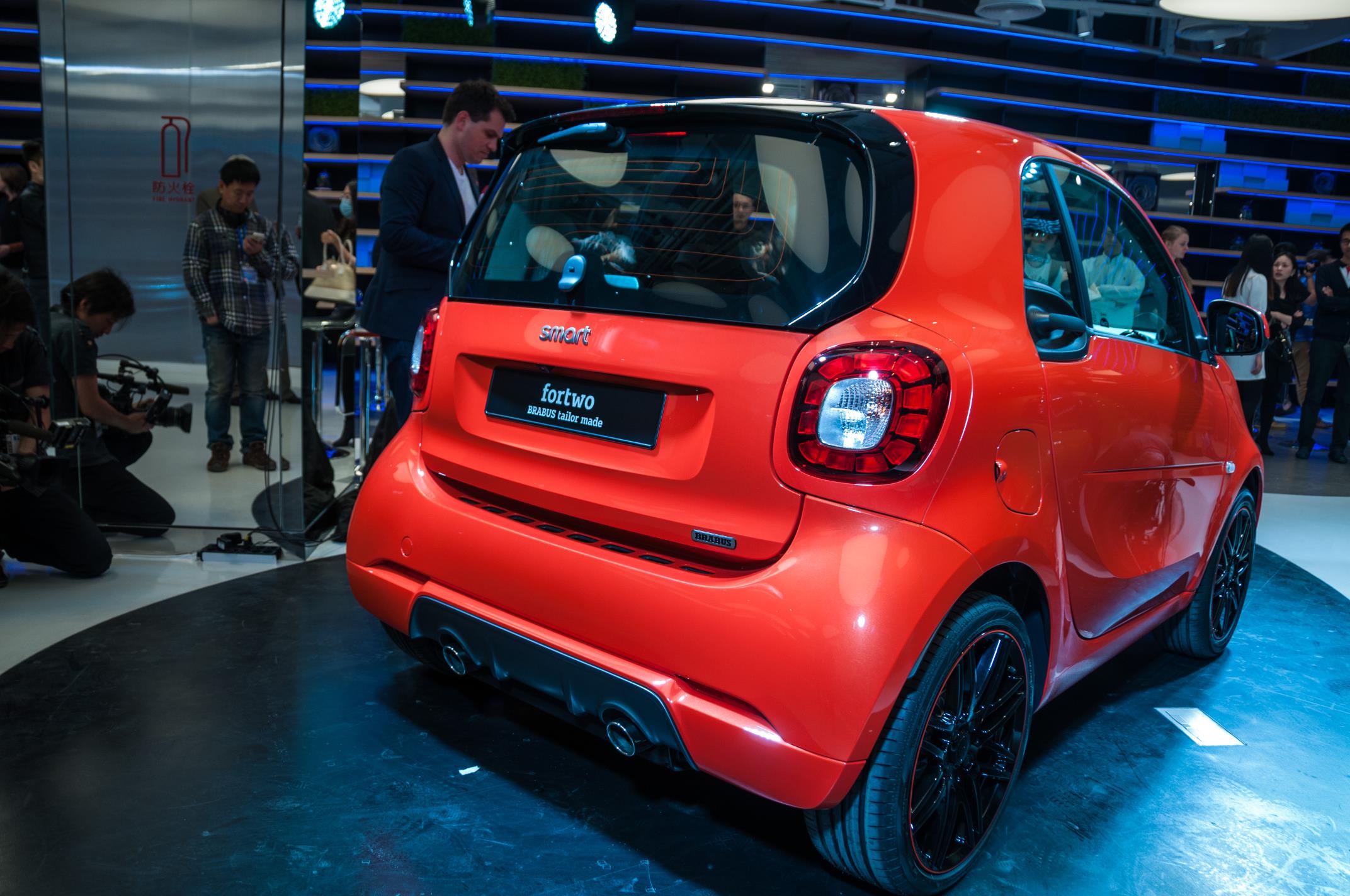 Smart introduceert nieuwe BRABUS fortwo en BRABUS forfour. Ze worden beiden ook leverbaar als BRABUS Xclusive met nog meer luxe. Het duo beschikt over een 109 pk sterke turbmomotor en twinamic.