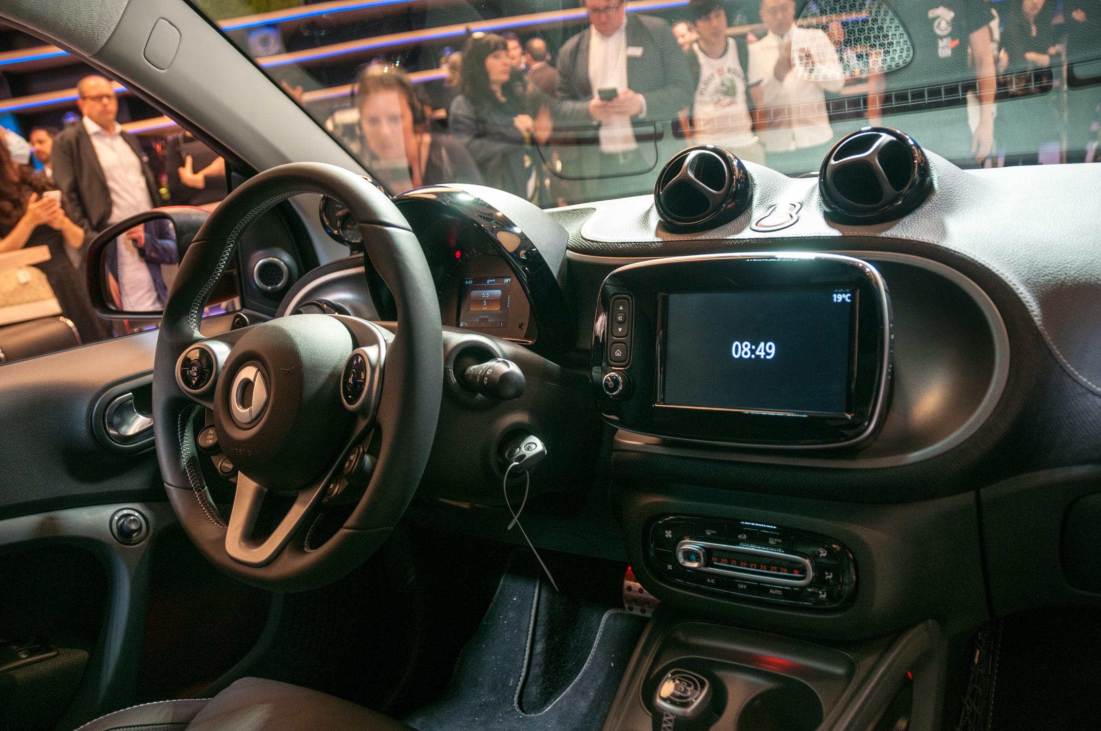 Smart introduceert nieuwe BRABUS fortwo en BRABUS forfour. Ze worden beiden ook leverbaar als BRABUS Xclusive met nog meer luxe. Het duo beschikt over een 109 pk sterke turbmomotor en twinamic.