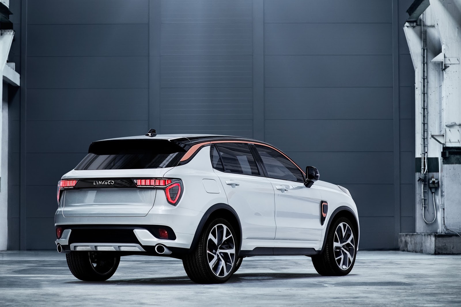 Geely, eigenaar van Volvo, presenteert in samenwerking daarmee het nieuwe merk Lynk & Co. Connectiviteit staat hoog in het vaandel en de internationale verkoopambities zijn zeker aanwezig.