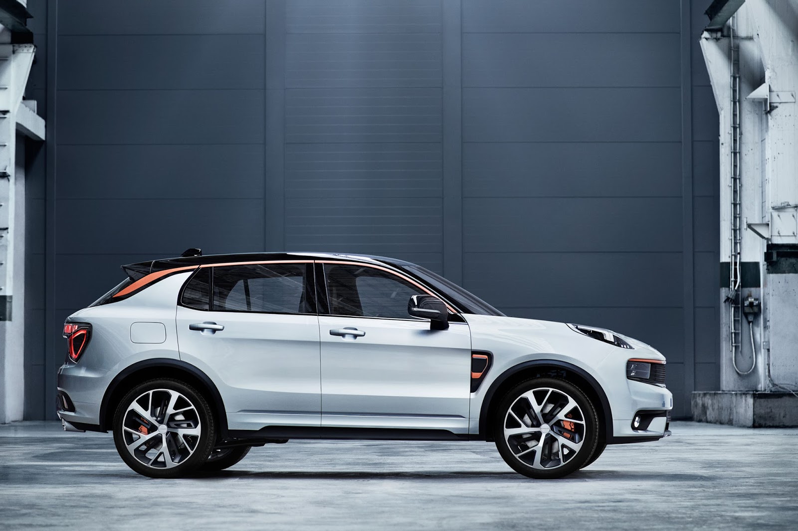 Geely, eigenaar van Volvo, presenteert in samenwerking daarmee het nieuwe merk Lynk & Co. Connectiviteit staat hoog in het vaandel en de internationale verkoopambities zijn zeker aanwezig.