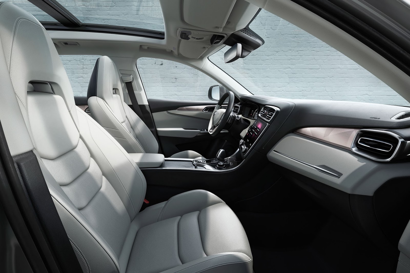 Geely, eigenaar van Volvo, presenteert in samenwerking daarmee het nieuwe merk Lynk & Co. Connectiviteit staat hoog in het vaandel en de internationale verkoopambities zijn zeker aanwezig.