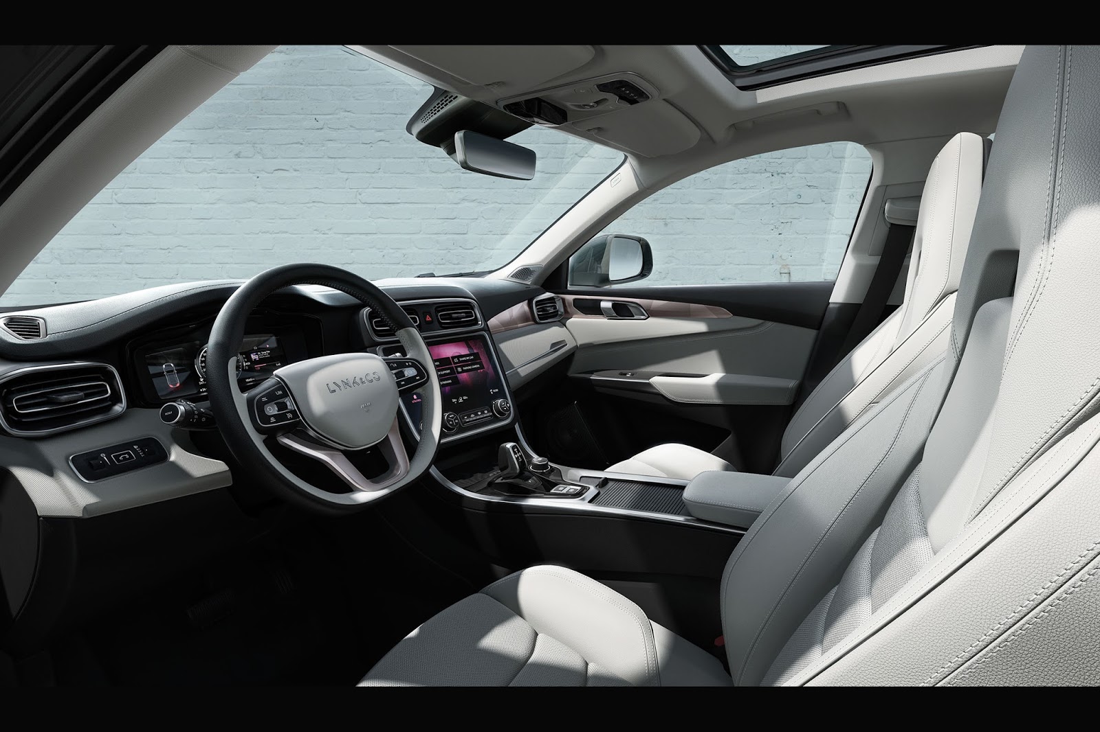 Geely, eigenaar van Volvo, presenteert in samenwerking daarmee het nieuwe merk Lynk & Co. Connectiviteit staat hoog in het vaandel en de internationale verkoopambities zijn zeker aanwezig.