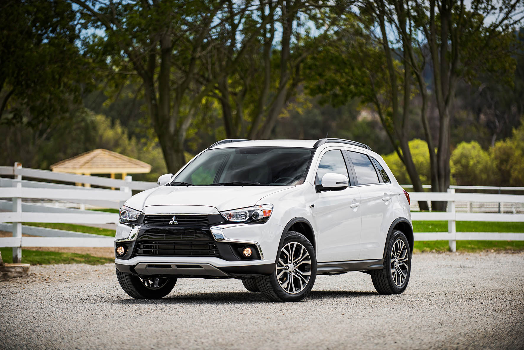 Vernieuwde Mitsubishi ASX komt na de zomer 2016 naar Nederland. De compacte SUV krijgt een echte facelift met nieuw Dynamic Shield gezicht en verbeterd interieur.