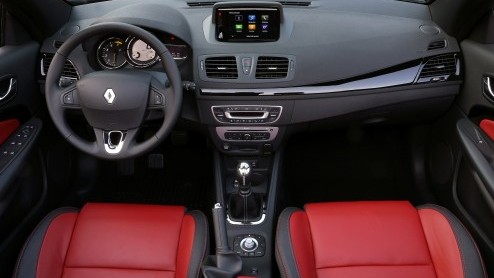 Autotest vernieuwde Renault Mgane Coup-Cabriolet TCe130 met nieuwe 1.2 liter turbomotor. De Mgane CC test is gereden met de dCi 130.
