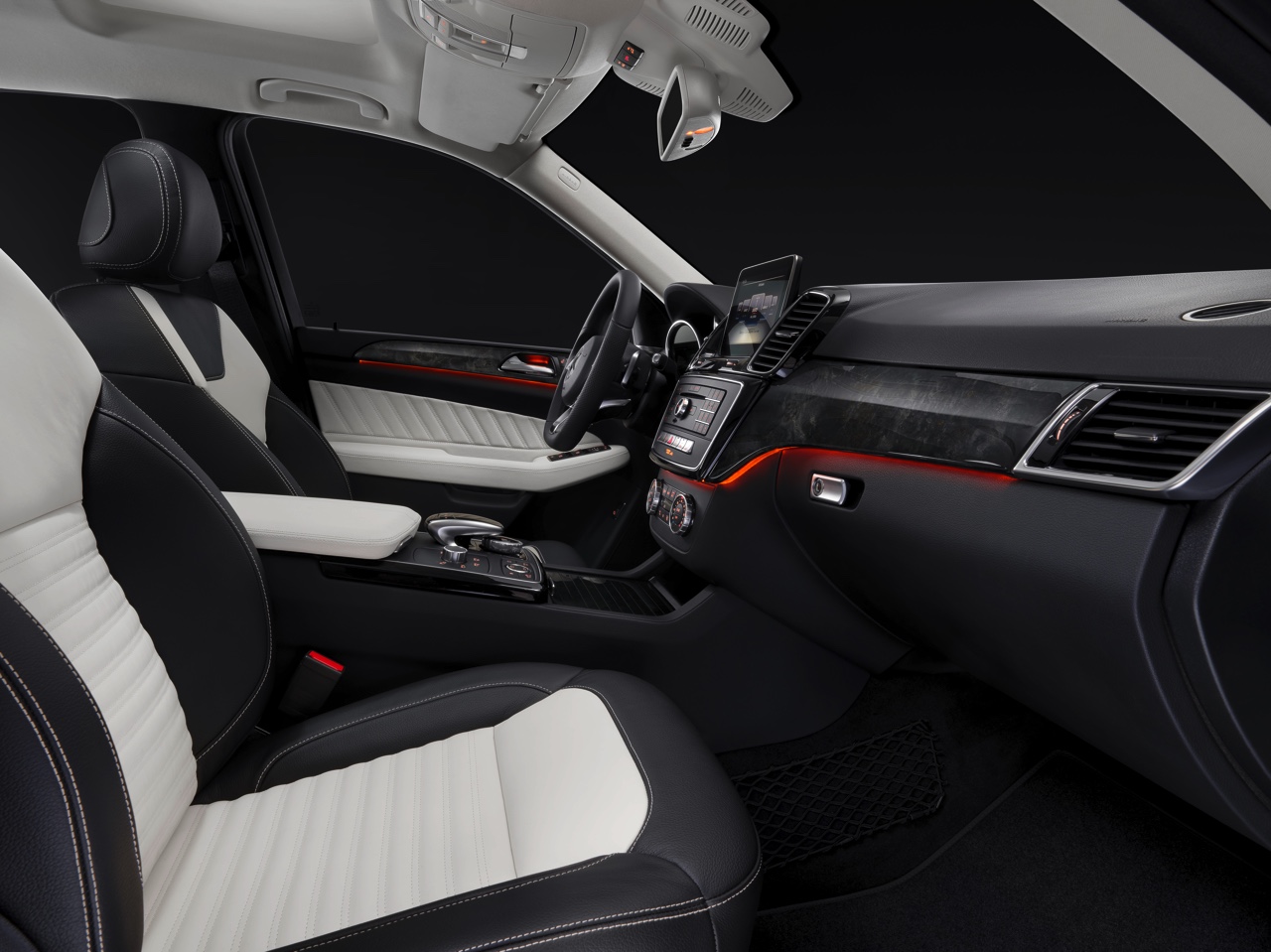 Debuut facelift M-Klasse als Mercedes GLE met nieuwe GLE 500e plug-in hybride en AMG-varianten.