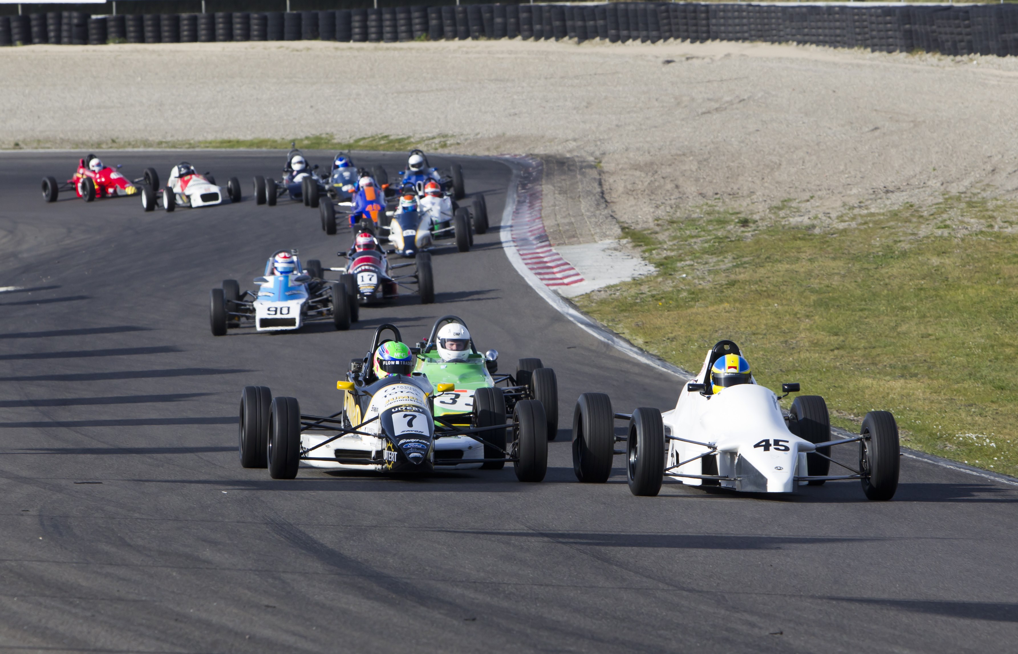 Klaar voor de Pinksterraces 2016 met de City Bug Cup, Clio Cup, Deutscher Tourenwagen Cup en het SMP F4 NEZ Championship?