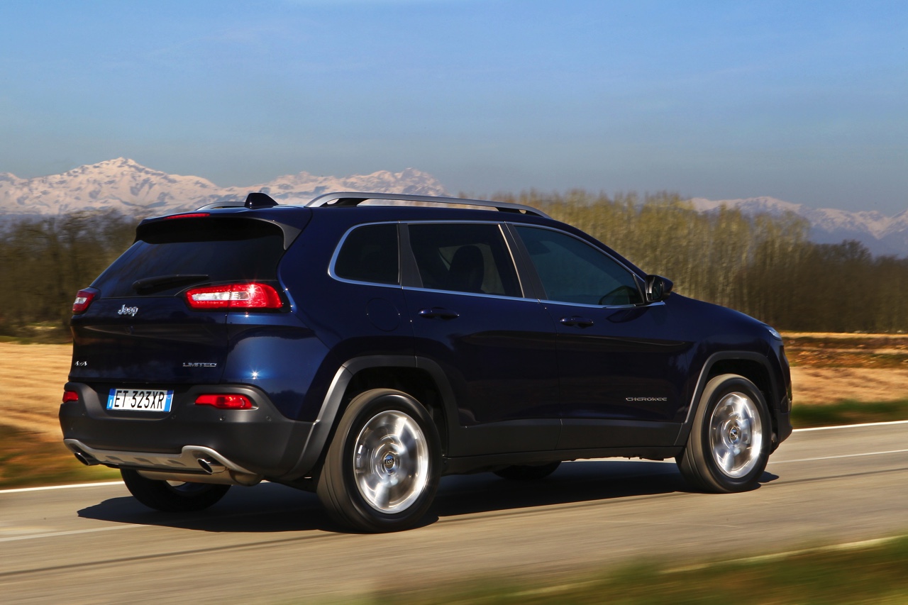 Jeep Cherokee nu ook leverbaar met 2.2 MultiJet diesels in 185 pk of 200 pk uitvoering.