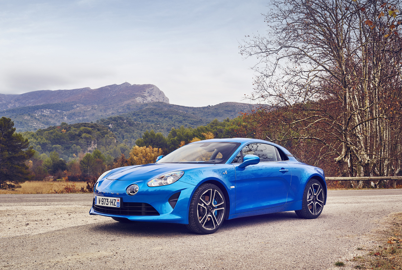 Renault herintroduceert het merk Alpine en maakt met de lichtgewicht A110 meteen een diepe indruk.