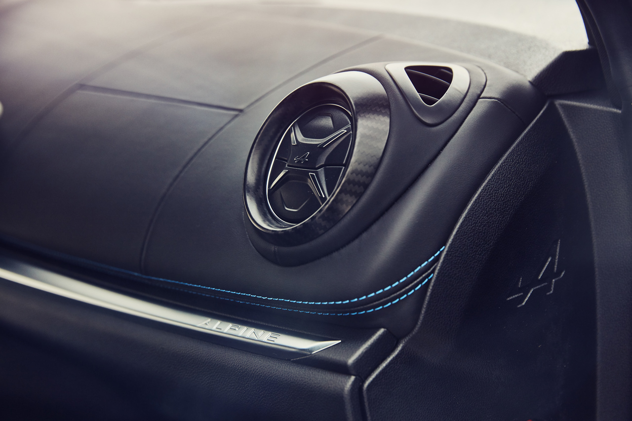 Renault herintroduceert het merk Alpine en maakt met de lichtgewicht A110 meteen een diepe indruk.