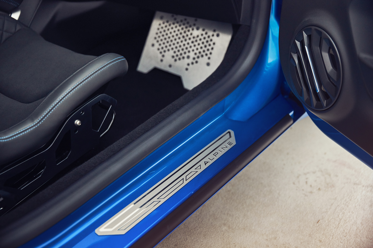 Renault herintroduceert het merk Alpine en maakt met de lichtgewicht A110 meteen een diepe indruk.