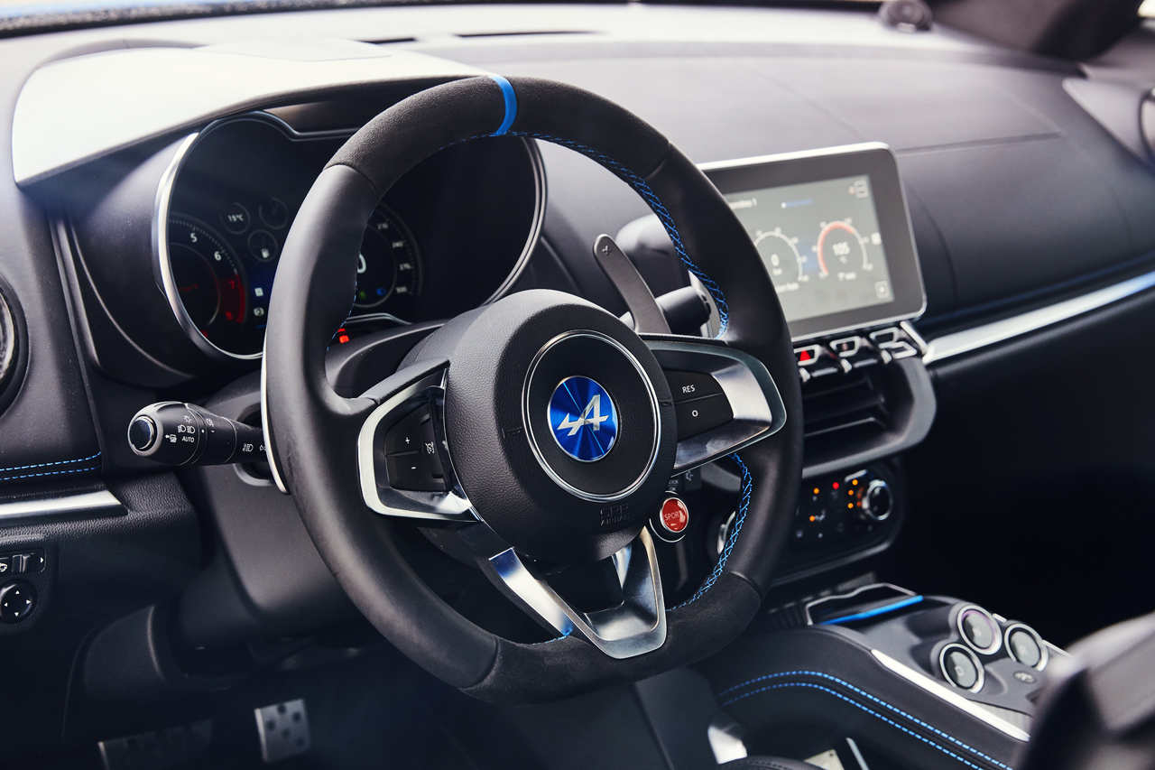 Renault herintroduceert het merk Alpine en maakt met de lichtgewicht A110 meteen een diepe indruk.