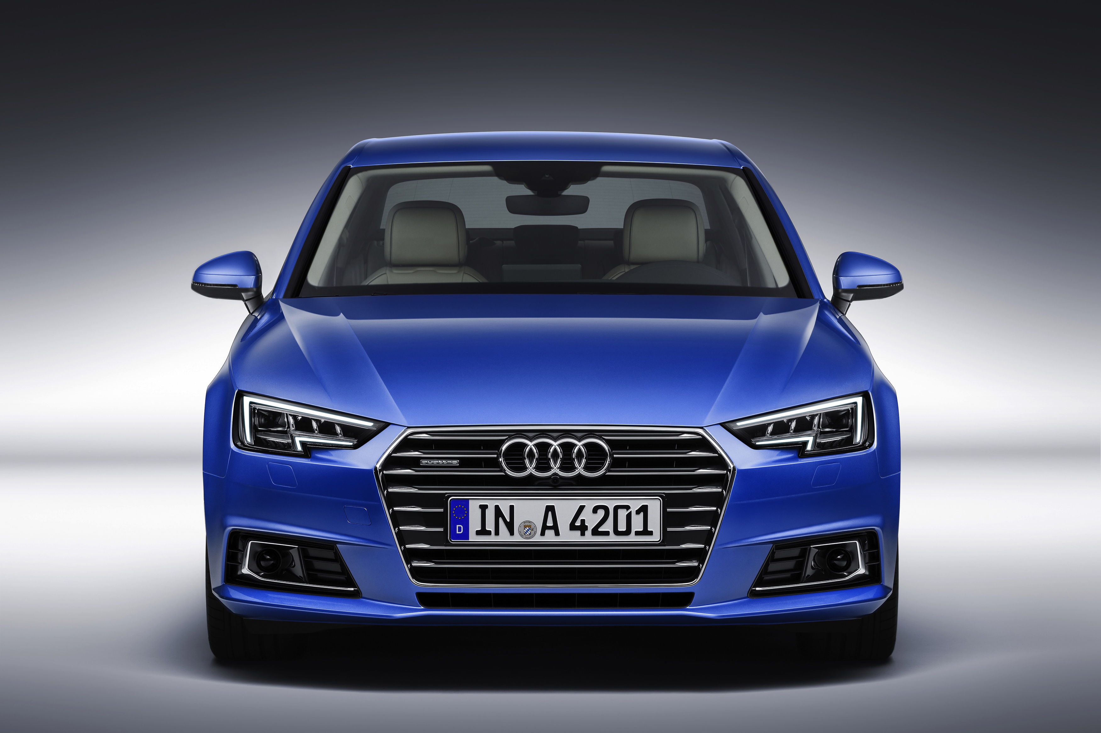 Predictive efficiency assistant, cross traffic assist, audi active lane assist en zelfs een afslagassistent. Een kleine greep uit de overdaad aan veiligheidsystemen van Audis nieuwe A4.