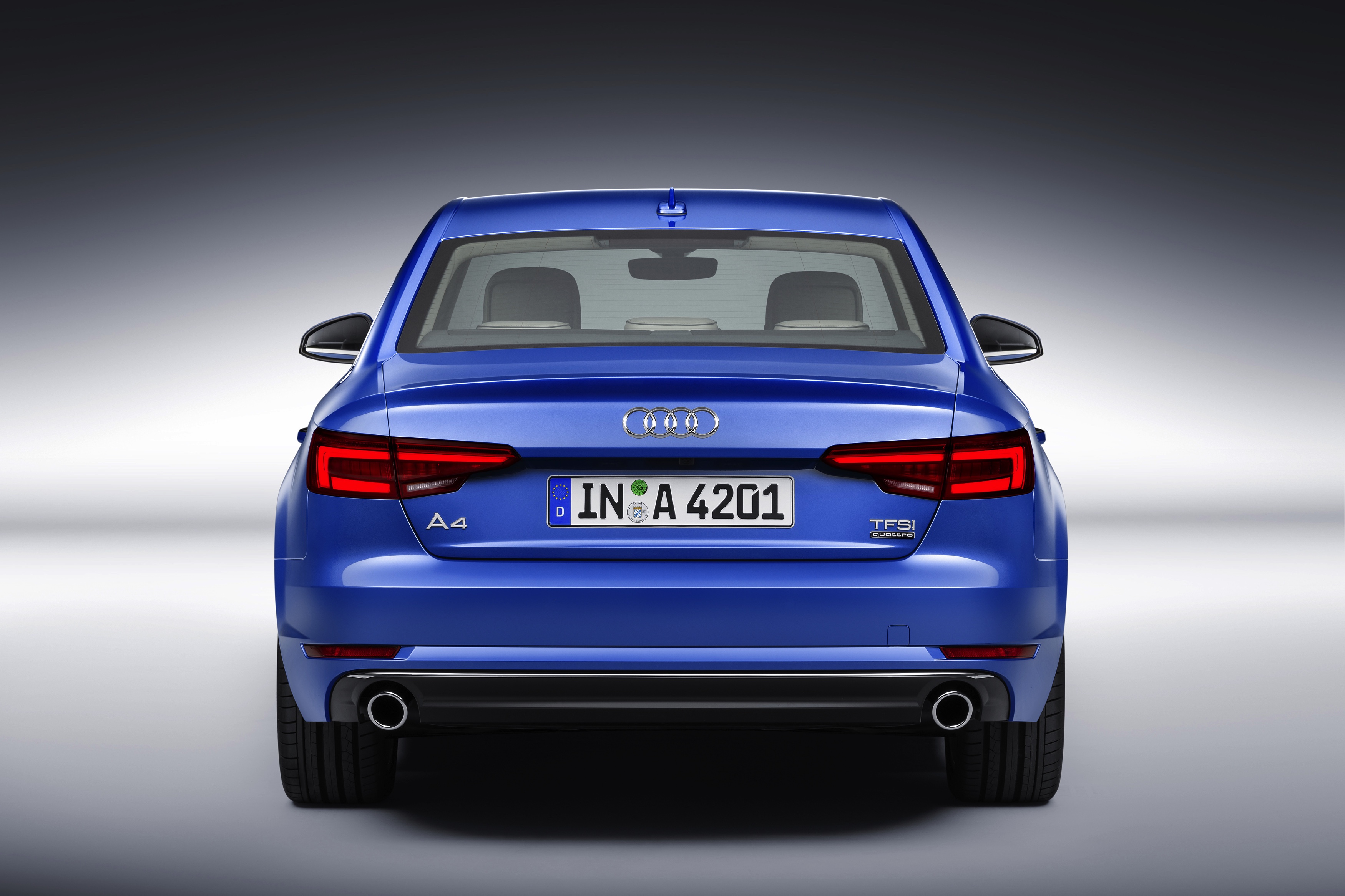 Predictive efficiency assistant, cross traffic assist, audi active lane assist en zelfs een afslagassistent. Een kleine greep uit de overdaad aan veiligheidsystemen van Audis nieuwe A4.