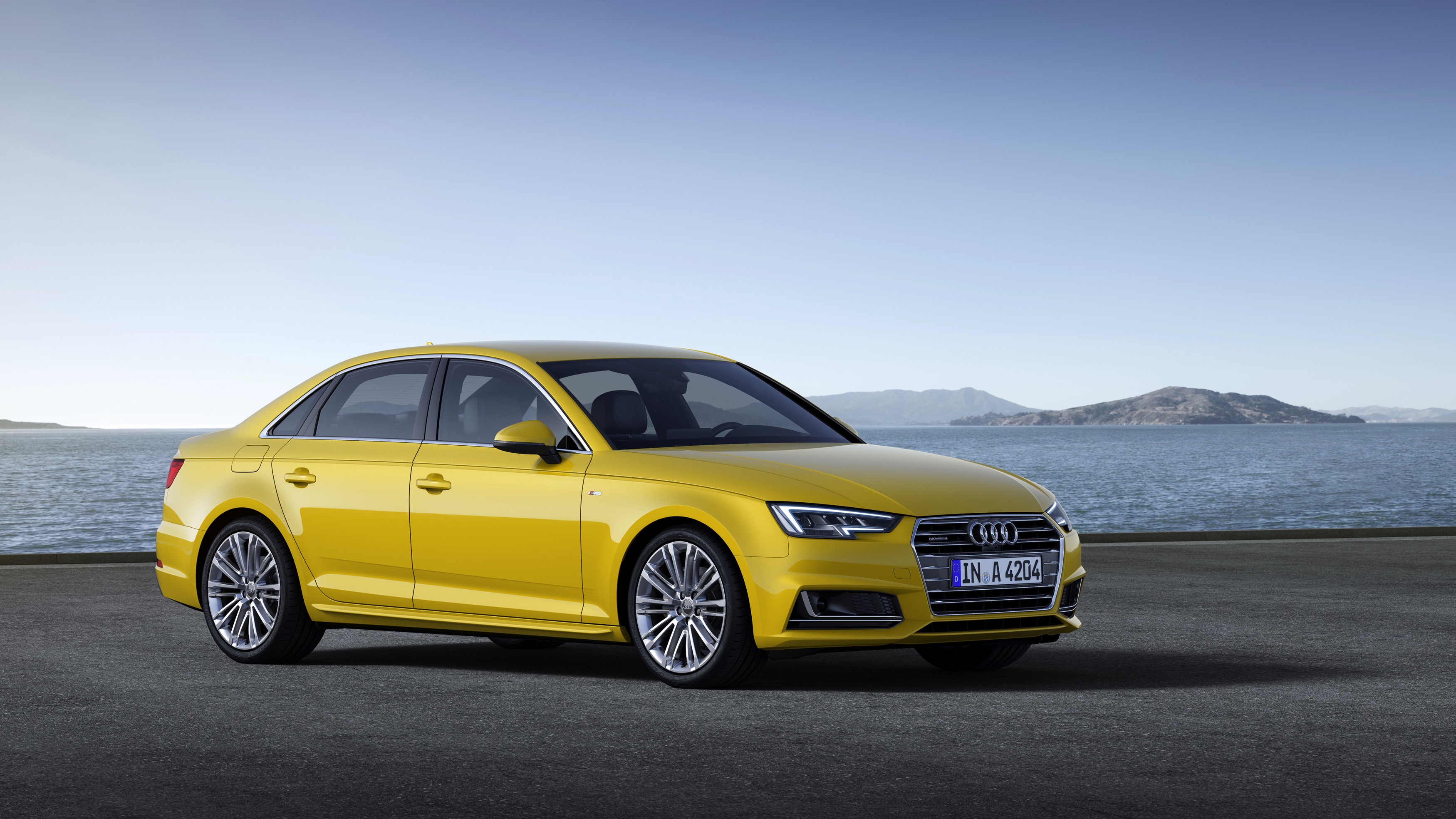 Predictive efficiency assistant, cross traffic assist, audi active lane assist en zelfs een afslagassistent. Een kleine greep uit de overdaad aan veiligheidsystemen van Audis nieuwe A4.