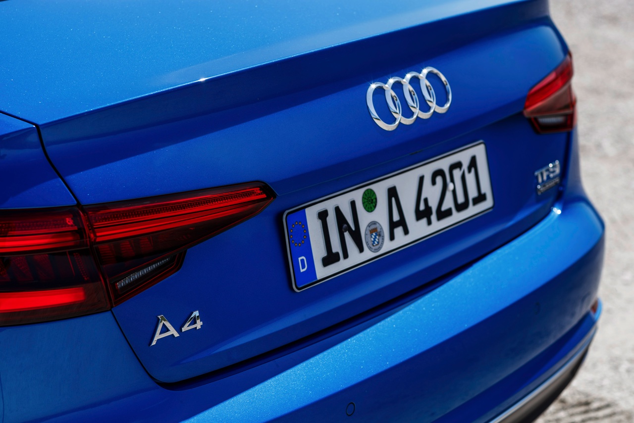 Autotest nieuwe Audi A4 2.0 TFSI 190 pk S tronic, de zuinige sportsedan met 20% bijtelling. Hij staat samen met de A4 3.0 TDI quattro garant voor sportieve prestaties en veel innovaties.