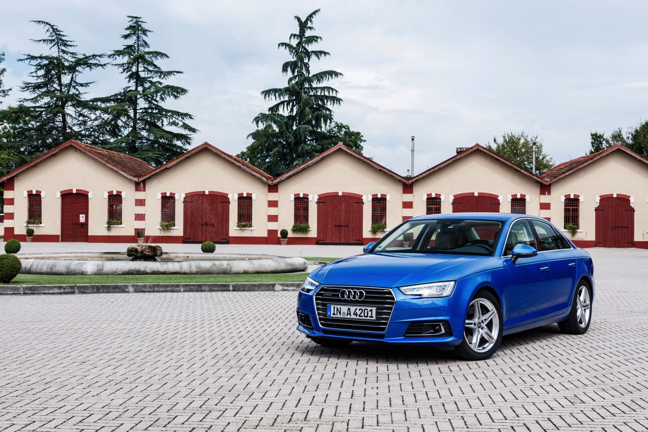 Autotest nieuwe Audi A4 2.0 TFSI 190 pk S tronic, de zuinige sportsedan met 20% bijtelling. Hij staat samen met de A4 3.0 TDI quattro garant voor sportieve prestaties en veel innovaties.