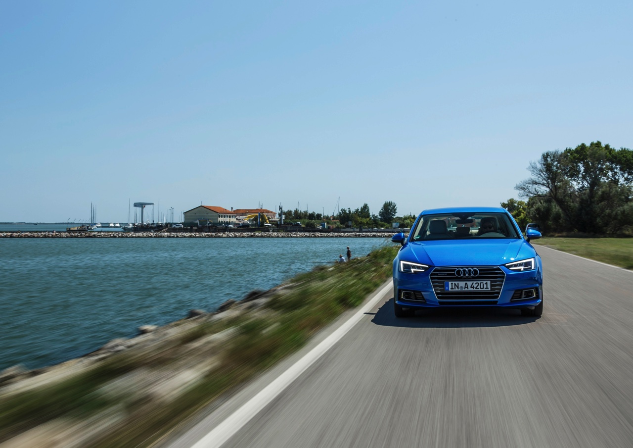 Autotest nieuwe Audi A4 2.0 TFSI 190 pk S tronic, de zuinige sportsedan met 20% bijtelling. Hij staat samen met de A4 3.0 TDI quattro garant voor sportieve prestaties en veel innovaties.