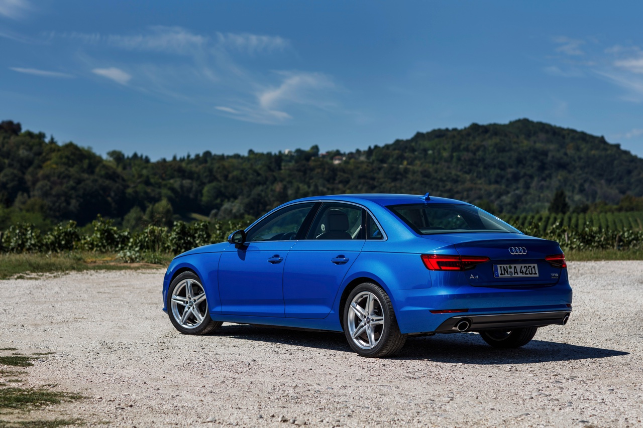 Autotest nieuwe Audi A4 2.0 TFSI 190 pk S tronic, de zuinige sportsedan met 20% bijtelling. Hij staat samen met de A4 3.0 TDI quattro garant voor sportieve prestaties en veel innovaties.