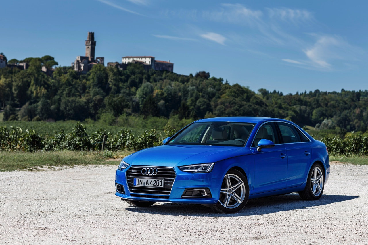 Autotest nieuwe Audi A4 2.0 TFSI 190 pk S tronic, de zuinige sportsedan met 20% bijtelling. Hij staat samen met de A4 3.0 TDI quattro garant voor sportieve prestaties en veel innovaties.