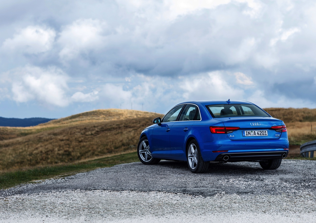 Autotest nieuwe Audi A4 2.0 TFSI 190 pk S tronic, de zuinige sportsedan met 20% bijtelling. Hij staat samen met de A4 3.0 TDI quattro garant voor sportieve prestaties en veel innovaties.