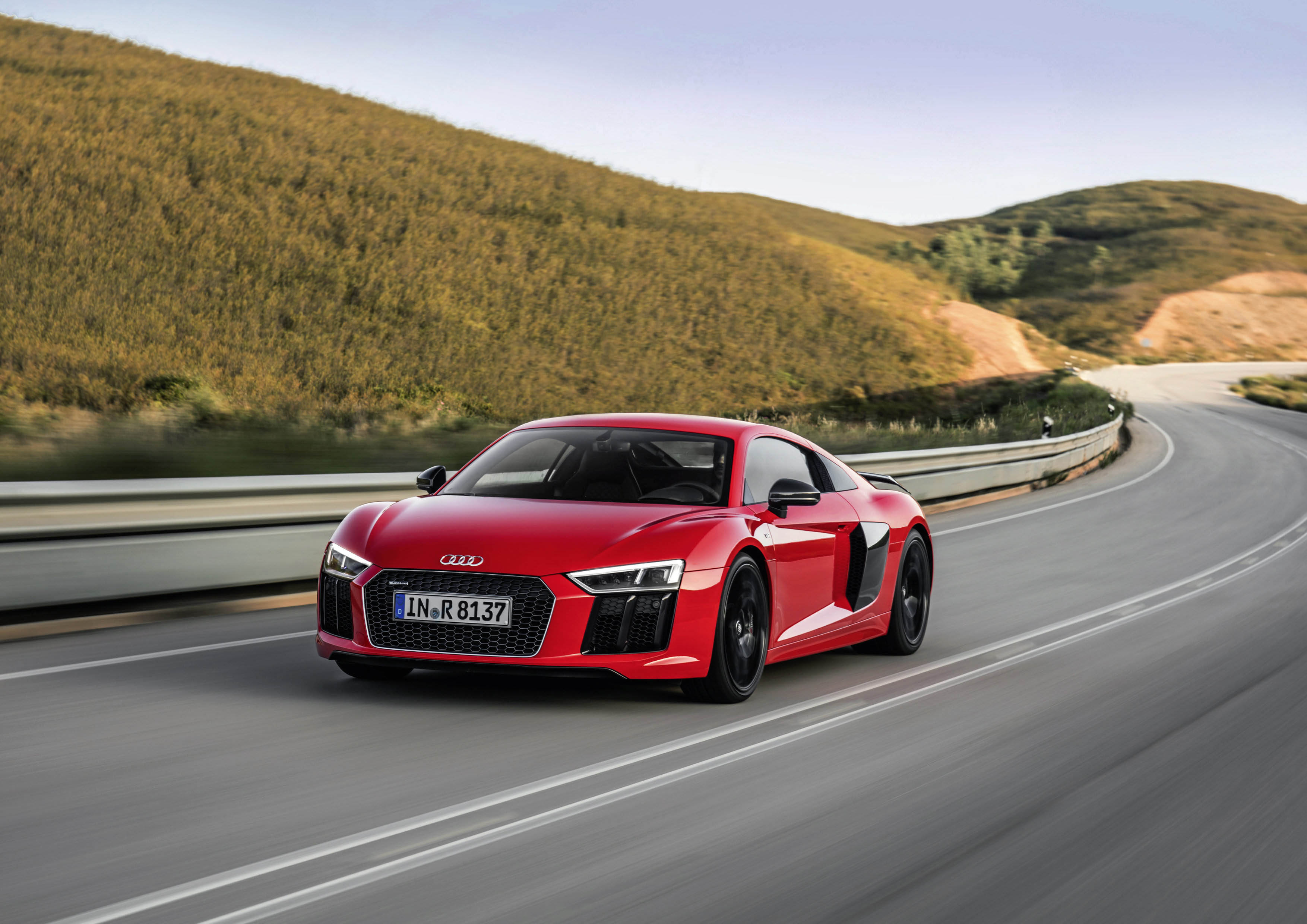 De nieuwe Audi R8 komt volgende maand op de markt. De sportwagen komt bij vier speciale Audi Sport dealers te staan.