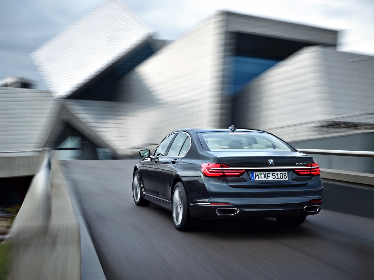 Dit is de nieuwe BMW 7 Serie, die vanaf 24 oktober bij de dealer komt te staan. Tegelijk met de onthulling zijn ook de prijzen bekend gemaakt.