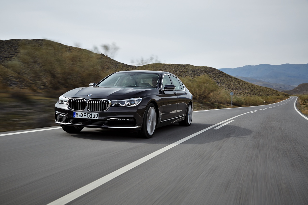 Dit is de nieuwe BMW 7 Serie, die vanaf 24 oktober bij de dealer komt te staan. Tegelijk met de onthulling zijn ook de prijzen bekend gemaakt.