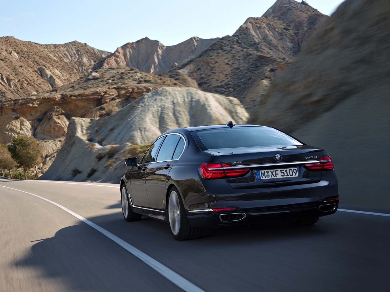 Dit is de nieuwe BMW 7 Serie, die vanaf 24 oktober bij de dealer komt te staan. Tegelijk met de onthulling zijn ook de prijzen bekend gemaakt.