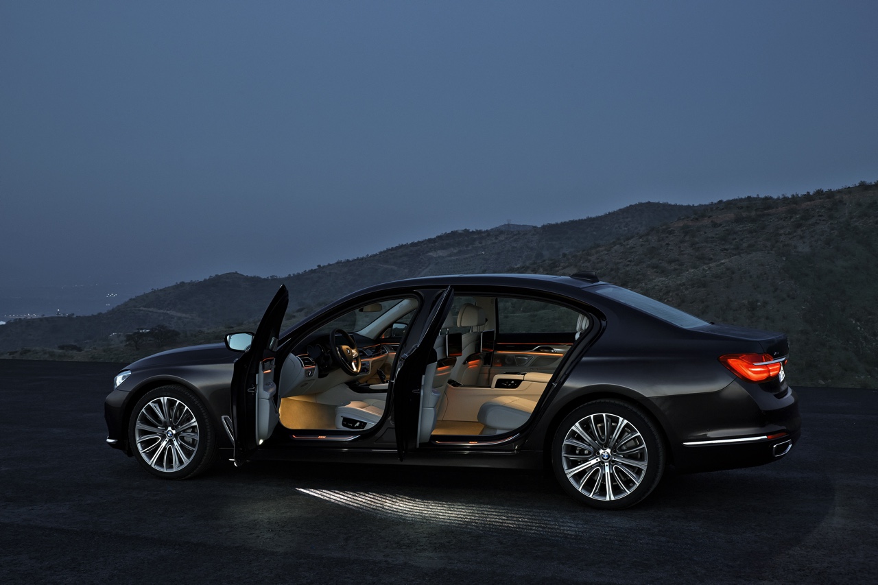Dit is de nieuwe BMW 7 Serie, die vanaf 24 oktober bij de dealer komt te staan. Tegelijk met de onthulling zijn ook de prijzen bekend gemaakt.