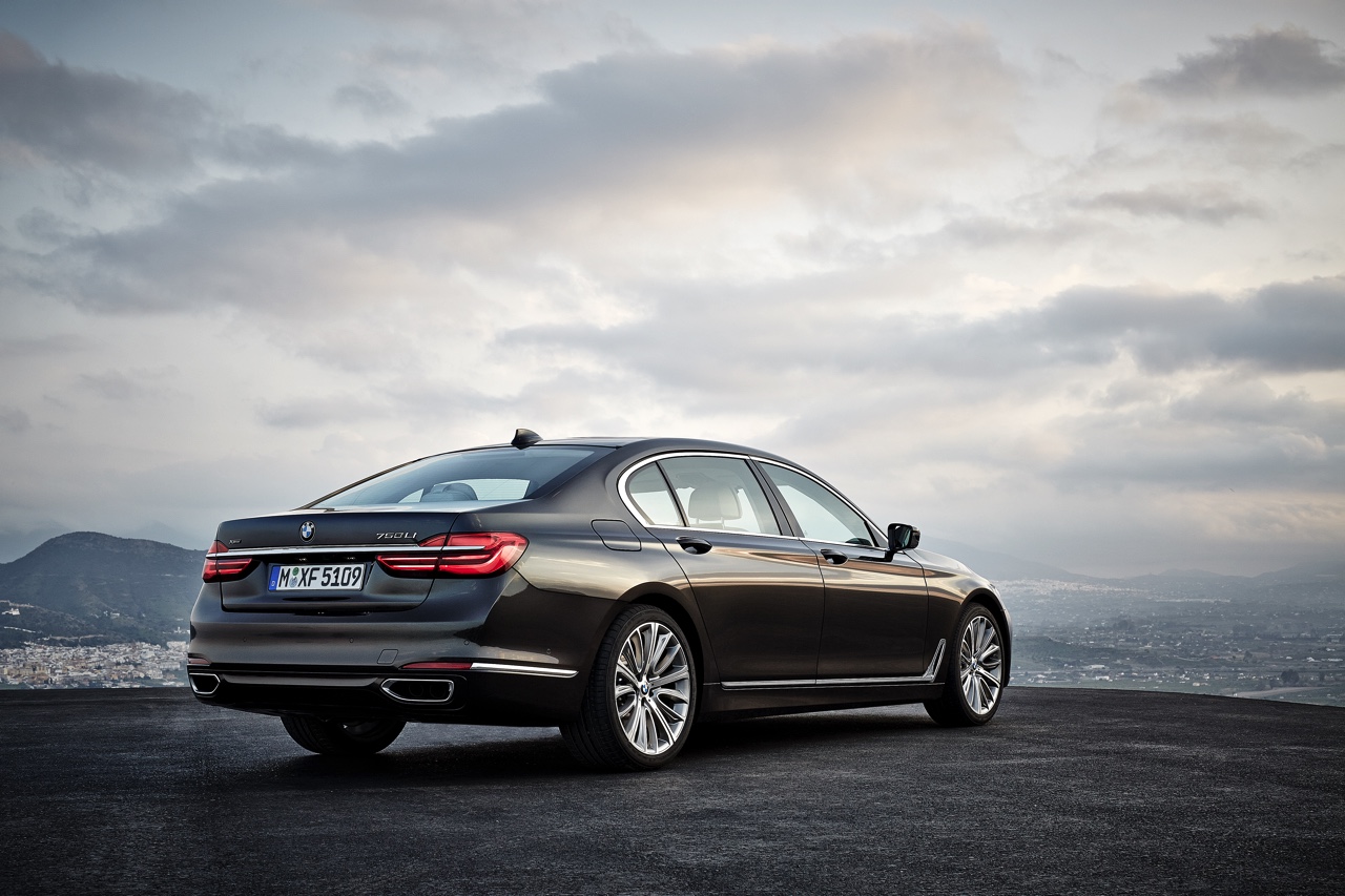 Dit is de nieuwe BMW 7 Serie, die vanaf 24 oktober bij de dealer komt te staan. Tegelijk met de onthulling zijn ook de prijzen bekend gemaakt.