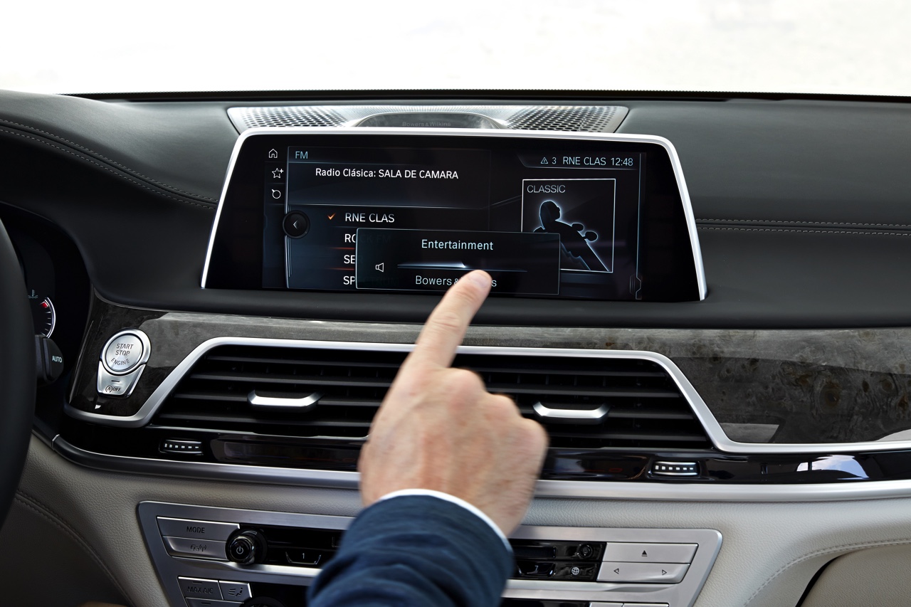 Dit is de nieuwe BMW 7 Serie, die vanaf 24 oktober bij de dealer komt te staan. Tegelijk met de onthulling zijn ook de prijzen bekend gemaakt.