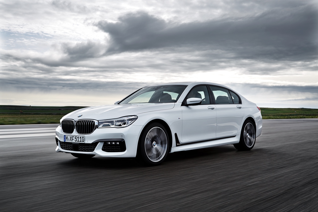Dit is de nieuwe BMW 7 Serie, die vanaf 24 oktober bij de dealer komt te staan. Tegelijk met de onthulling zijn ook de prijzen bekend gemaakt.