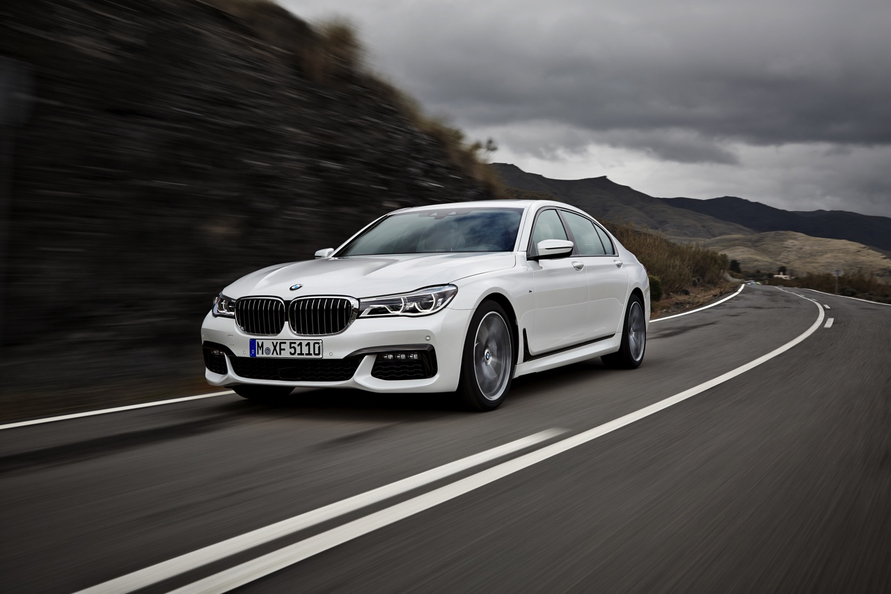 Dit is de nieuwe BMW 7 Serie, die vanaf 24 oktober bij de dealer komt te staan. Tegelijk met de onthulling zijn ook de prijzen bekend gemaakt.